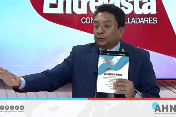 Congresista hondureño señala que consejera no debe condicionar su renuncia