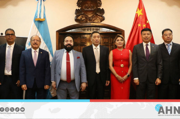 Presidente del Congreso hondureño recibe delegación parlamentaria de China