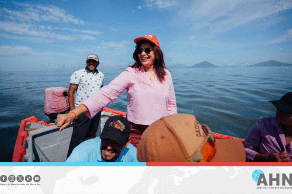 Rixi Moncada asume compromisos con pescadores artesanales del sur de Honduras
