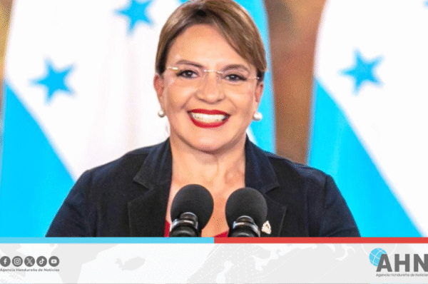 Presidenta de Honduras reafirma compromiso con la niñez e infraestructura