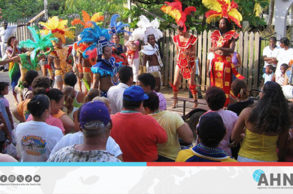 Presentan calendario de actividades del carnaval en isla caribeña hondureña