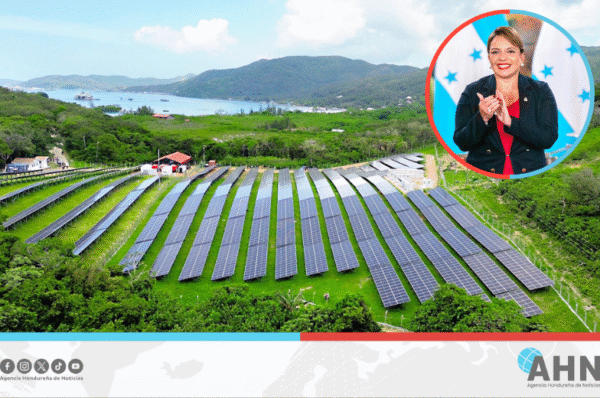 Presidenta Xiomara Castro inaugura proyecto energético en isla hondureña