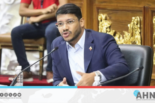 Secretario del ALBA considera “inhumanas y criminales” acciones contra migrantes