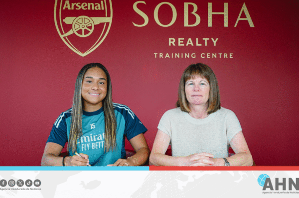 Arsenal femenino rompe récord histórico en fichaje de la canadiense Olivia Smith