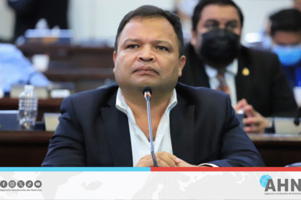 Diputado oficialista aclara manejo del Fondo Social del Congreso hondureño