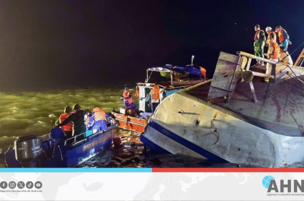 Rescatan 45 personas tras hundimiento de barco en bahía Han Long de Vietnam