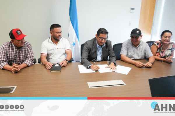 Honduras firma acuerdo con municipios por represa El Tablón