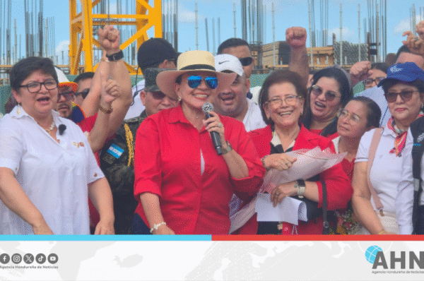 Presidenta Castro supervisa avances del nuevo hospital en sur de Honduras