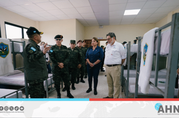 Presidenta de Honduras destaca batallones ambientales como modelo educativo escolar