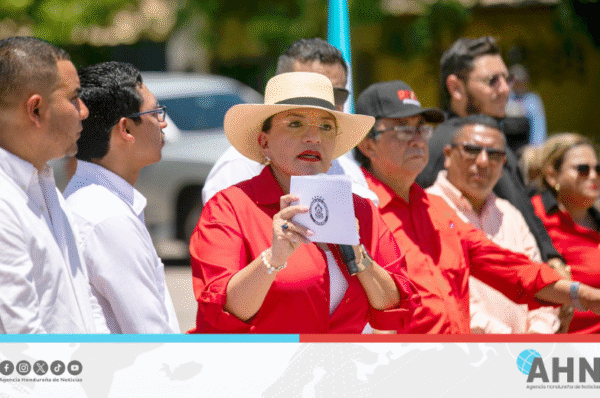 Xiomara Castro defiende proyecto de refundación ante bloqueos políticos en Honduras