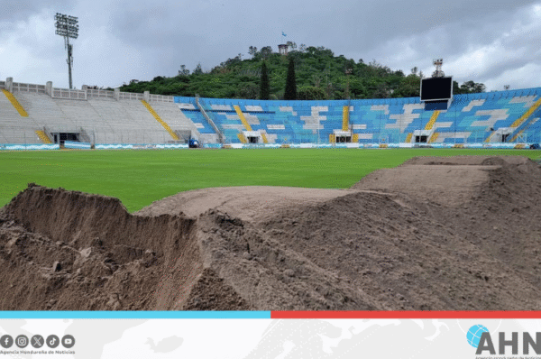 Estadio hondureño recibe mantenimiento para conservar calidad internacional