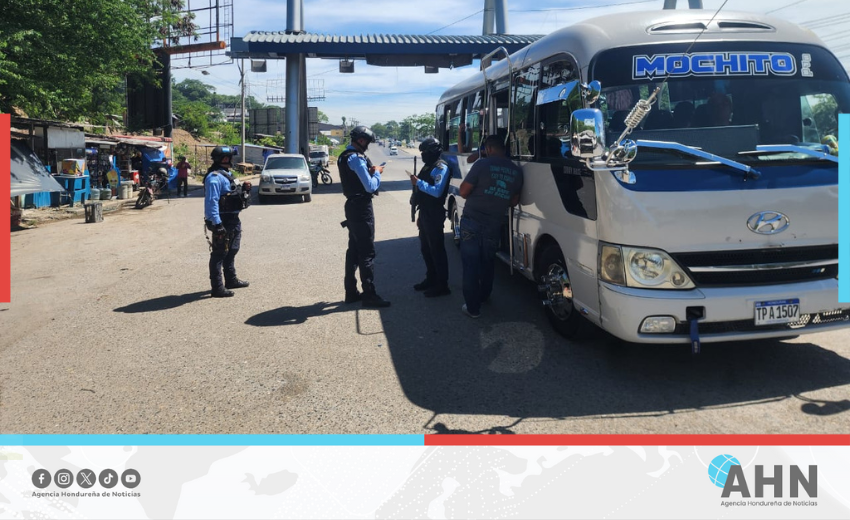 Policía refuerza seguridad en transporte público de zona norte de Honduras