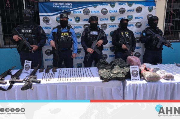 Autoridades hondureñas incautan fusiles en operación antidrogas