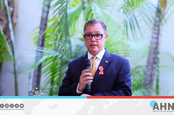 Participa Honduras en 204° aniversario de independencia del Perú