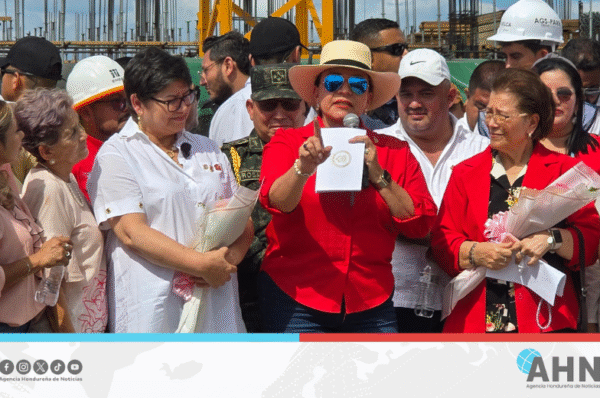 Presidenta de Honduras defiende derecho del pueblo a fiscalizar impuestos