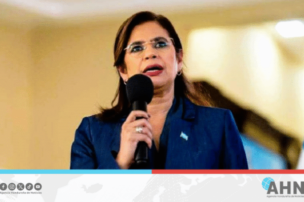 Abogada Rixi Moncada denuncia 130 años de saqueo por parte del bipartidismo en Honduras