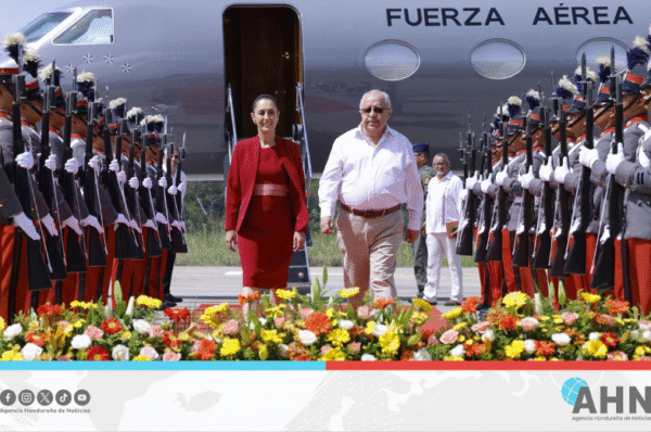Presidenta de México arriba a Guatemala para abordar seguridad fronteriza
