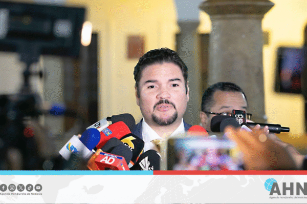 Canciller hondureño destaca participación Xiomara Castro en celebración del Bicentenario de Bolivia