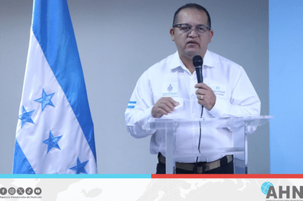 Seguridad capacita en derechos humanos a policías hondureños