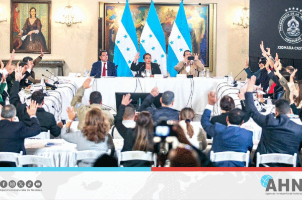 Autoridades hondureñas denuncian complot contra expresidente Zelaya y Gobierno de mandataria Castro