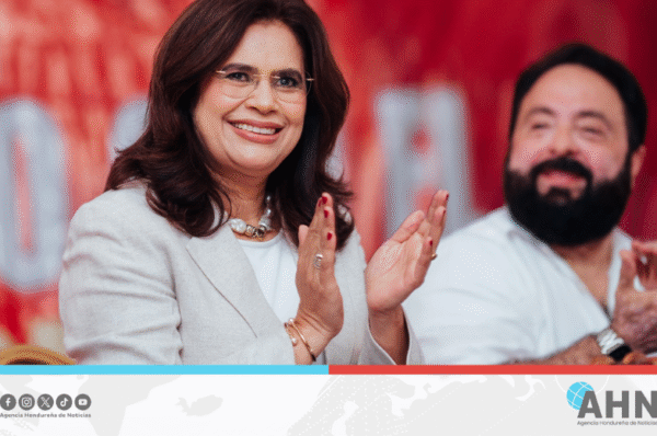 Abogada Rixi Moncada reafirma defensa a orden democrático en conversatorio con abogados del norte de Honduras