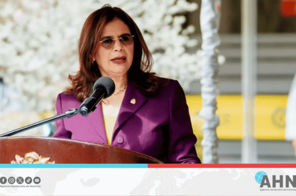 Abogada Rixi Moncada denuncia injerencia de cúpulas religiosas contra su candidatura