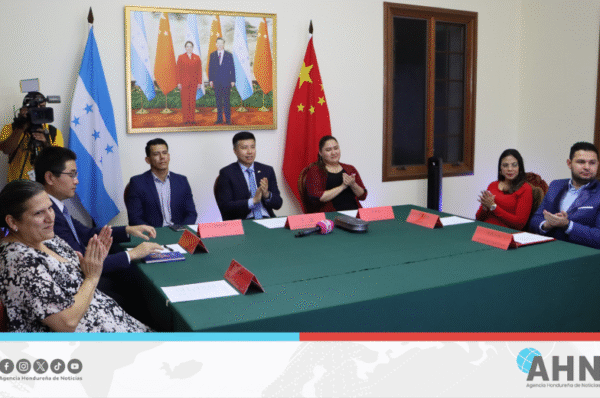 China destaca acuerdo firmado por 3,000 toneladas de camarón hondureño