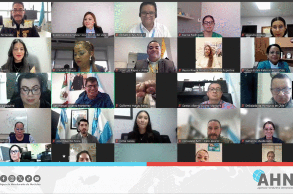 Cancillería hondureña y UNAH realizan conferencia sobre admisión virtual