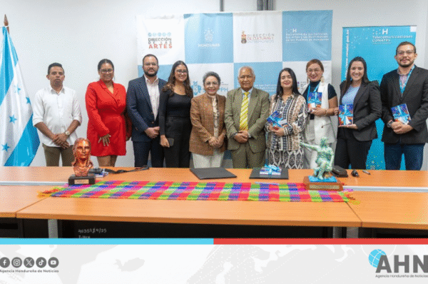 Gobierno hondureño firma convenio para fortalecer la cultura nacional