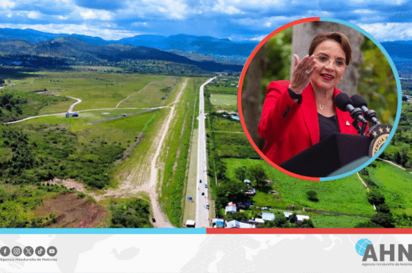 Presidenta de Honduras inaugura tramo carretero en zona central