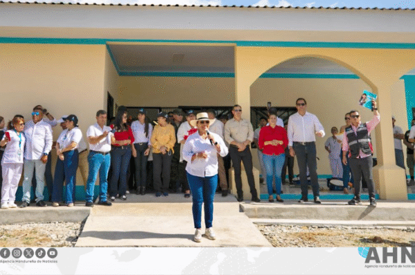 Presidenta Castro inaugura centro de estabilización médica en occidente hondureño