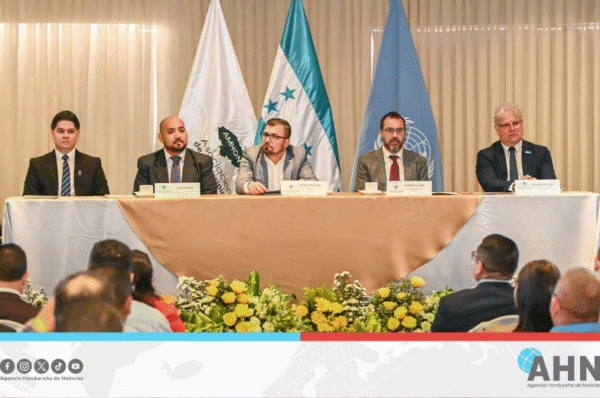 Reconoce Honduras a más de 100 alcaldías por apoyar la educación