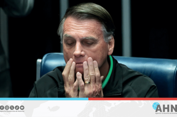 Tribunal brasileño condena a Bolsonaro a arresto domiciliario