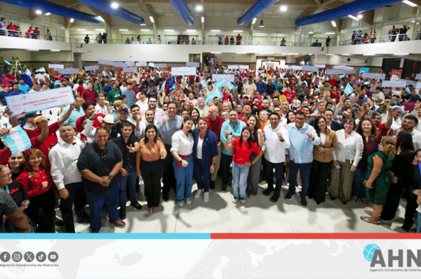 Presidenta de Honduras impulsa reinserción de migrantes retornados con negocios y capital semilla