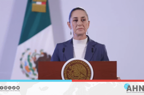 Presidenta de México resalta que Paquete Económico 2026 prioriza programas sociales