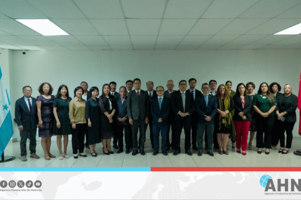 Honduras recibe misión técnica de China para evaluar proyecto hidroeléctrico