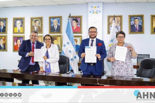Procuraduría firma acuerdo para cumplir sentencia laboral a enfermería hondureña