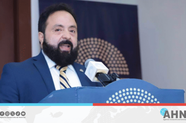 Presidente del Congreso hondureño acusa al bipartidismo por distraer juicio contra exdiputado