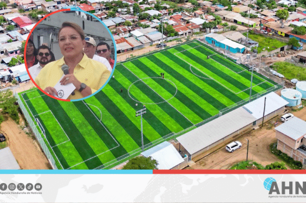 Presidenta Xiomara Castro inaugura cancha 82 en capital de Honduras
