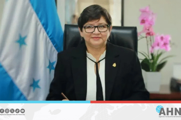 Seguro Social de Honduras otorga 100 nuevos nombramientos médicos