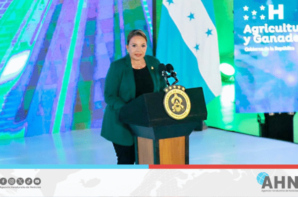 Llama Presidenta Castro a consolidar refundación en Honduras