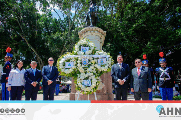 Canciller de Honduras rinde homenaje a paladín centroamericano en aniversario patrio