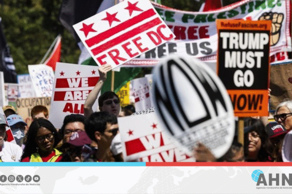 Miles de personas protestan en EEUU contra redadas y militarización de Trump