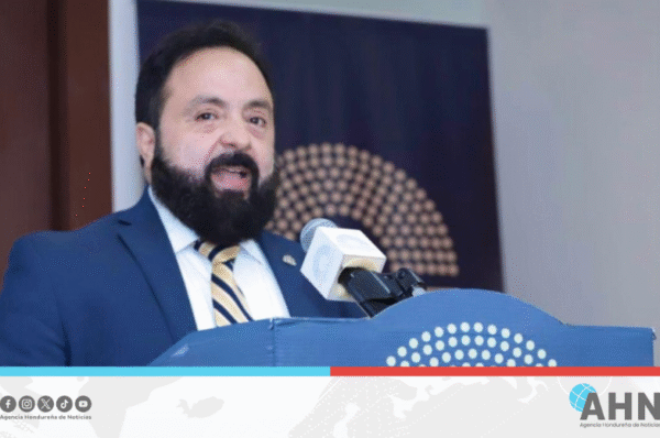 Presidente del congreso hondureño denuncia corrupción en partidos políticos