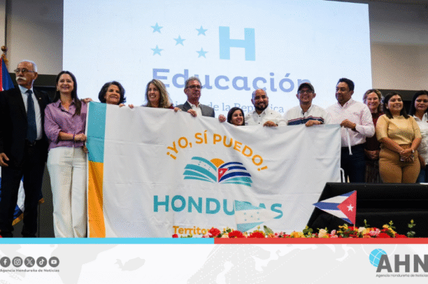 Secretario de Educación destaca declaración de Honduras libre de analfabetismo