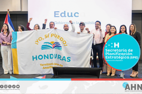 Secretaría de Honduras resalta certificación de país libre de analfabetismo