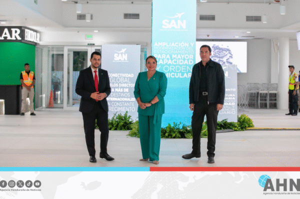 Presidenta Xiomara Castro inaugura remodelación de aeropuerto en Honduras