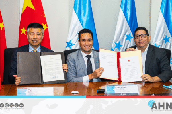 Honduras y China oficializan misión técnica para proyecto hidroeléctrico en zona oriental 