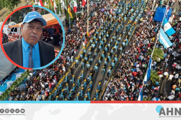 Resaltan participación de centros educativos en desfiles patrios de Honduras