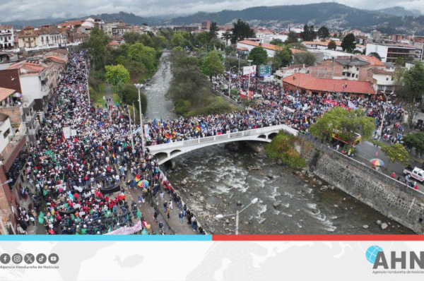 Marchan en Ecuador contra proyecto minero y en defensa del agua